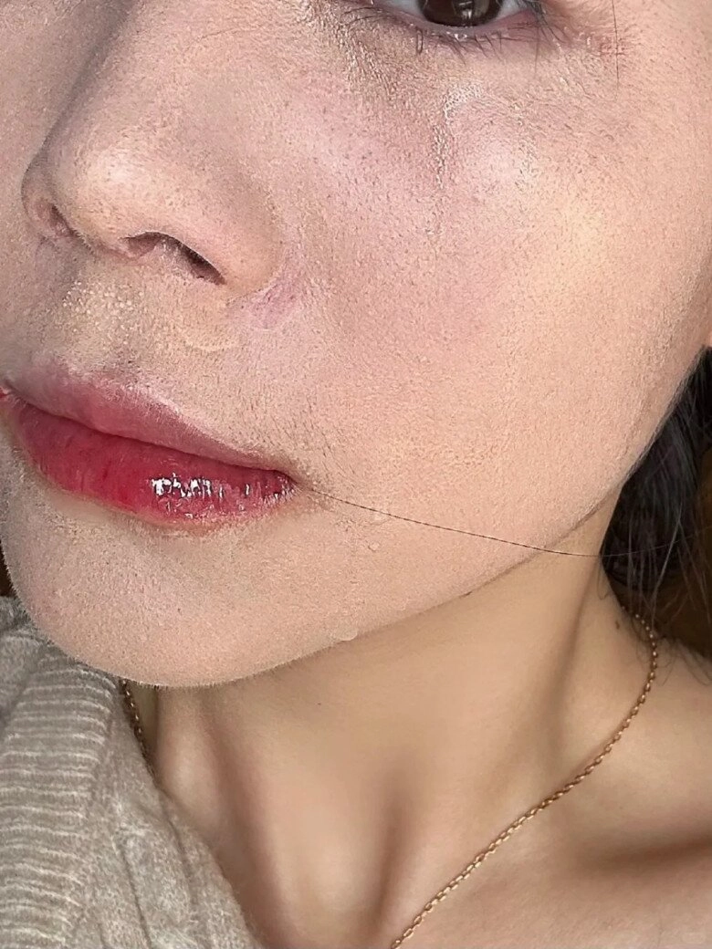 Trào lưu đắp cả tấn kem nền như trét xi măng lên mặt của tiktoker có tạo lớp nền đẹp không tì vết - 7