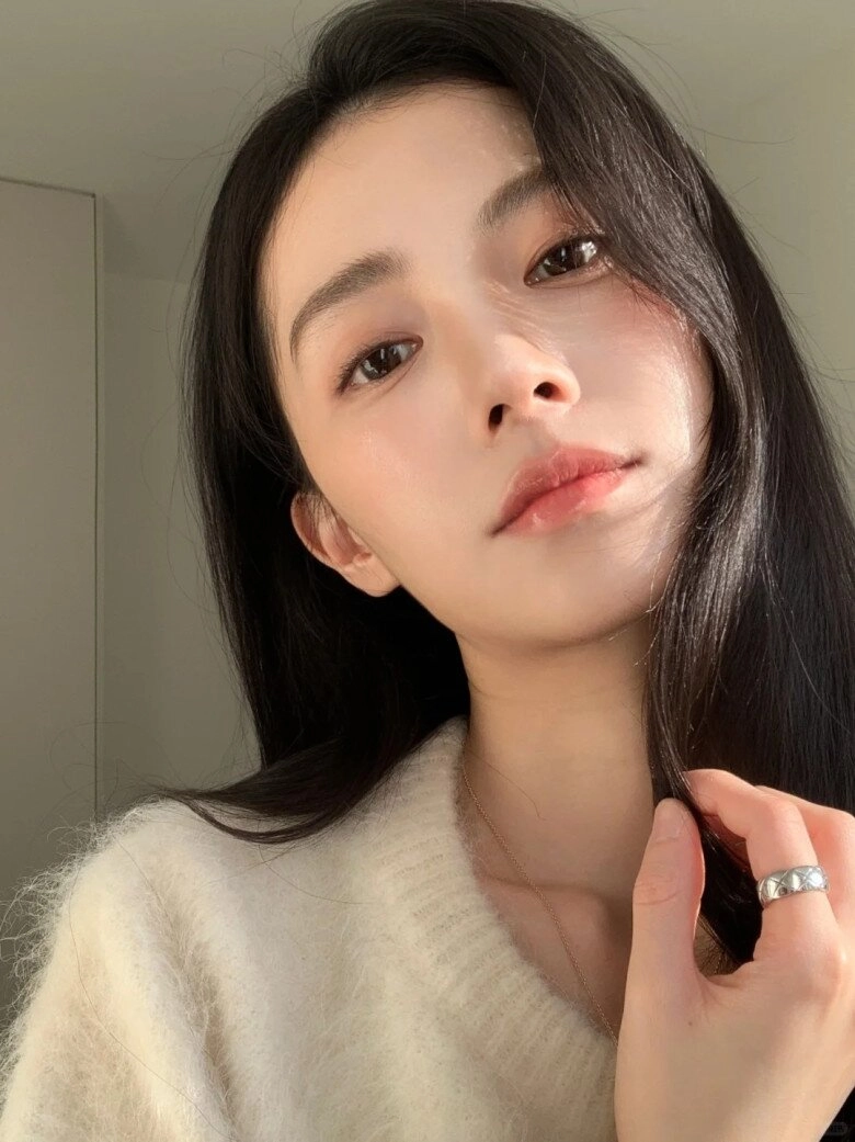 Trào lưu đắp cả tấn kem nền như trét xi măng lên mặt của tiktoker có tạo lớp nền đẹp không tì vết - 8