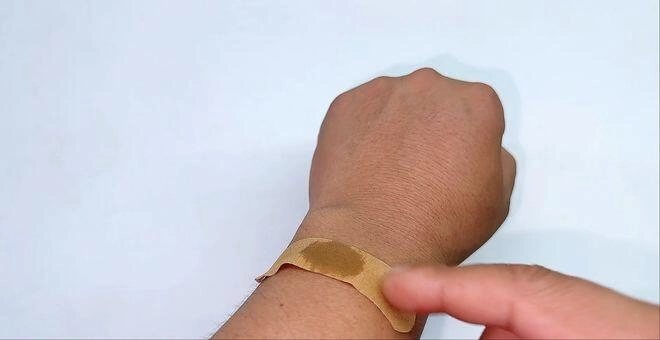 Trước khi ngủ dán một miếng băng urgo lên cửa sẽ giúp mọi nhà thoát khỏi nỗi phiền toái hiệu quả bất ngờ - 6