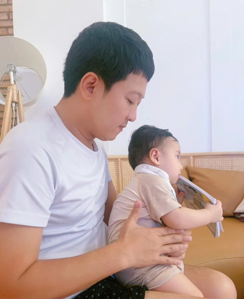 Trường giang chăm con trai cực khéo quý tử lộ mặt liền được nhận xét đúc nguyên khuôn từ ba danh hài - 1
