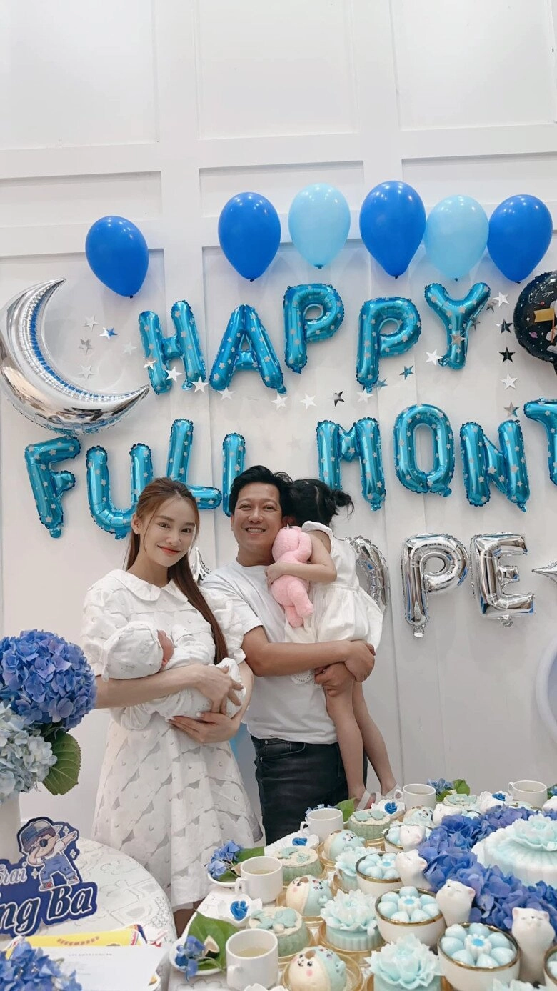 Trường giang chăm con trai cực khéo quý tử lộ mặt liền được nhận xét đúc nguyên khuôn từ ba danh hài - 4