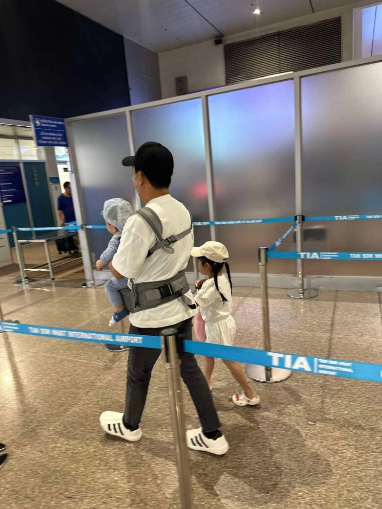 Trường giang trở thành bờ vai vững chãi khi con trai bị ốm hope lộ góc nghiêng là bản sao của nhã phương - 5
