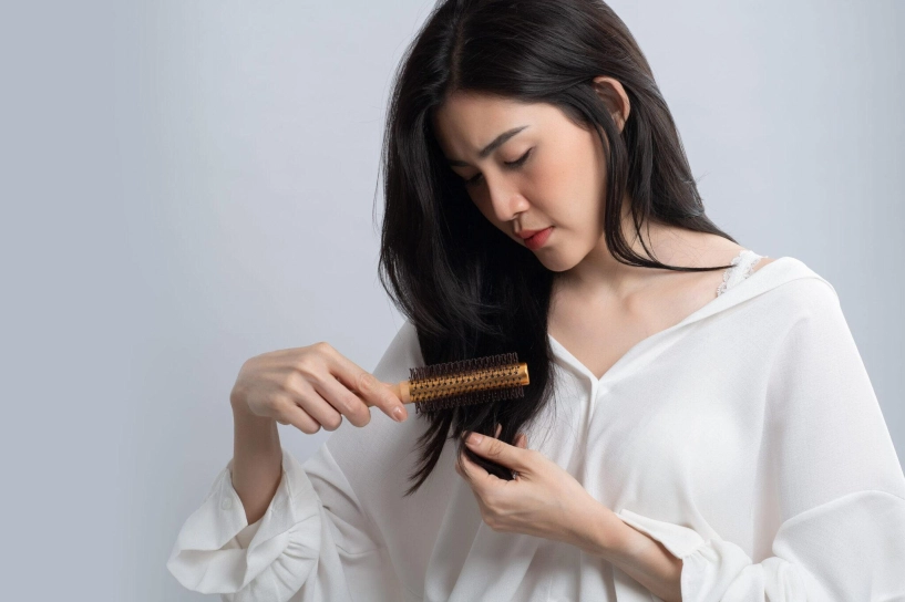 Từ giờ tới tết trước khi đi ngủ cứ làm 3 bước này tóc thêm mượt mà và giảm bạc tóc - 2