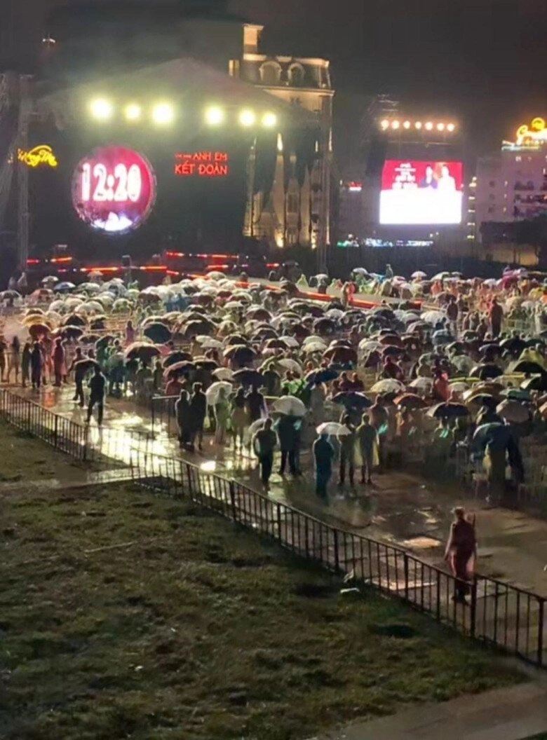Tuấn hưng - duy mạnh ôm nhau trên sân khấu nối lại tình xưa sau 14 năm yêu nhau lắm cắn nhau đau - 1