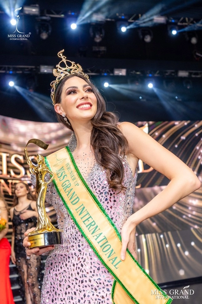 Từng có trường hợp từ bỏ vương miện miss grand international trước thae su nyein - 3
