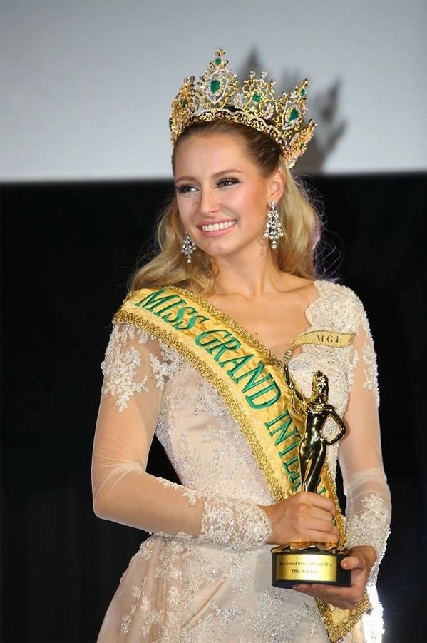 Từng có trường hợp từ bỏ vương miện miss grand international trước thae su nyein - 8