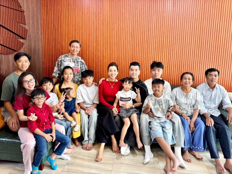 Ưng hoàng phúc bồi hồi tiễn con riêng của vợ đi mỹ định cư hé lộ ngành học của quý tử ở trời tây - 3