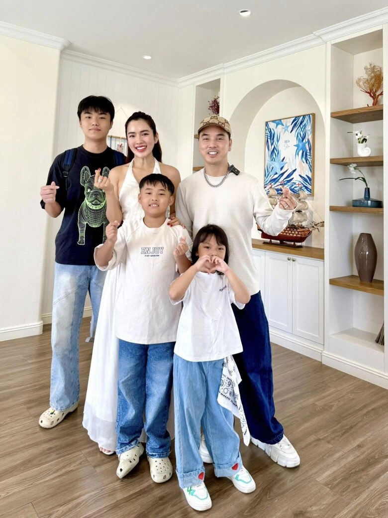 Ưng hoàng phúc bồi hồi tiễn con riêng của vợ đi mỹ định cư hé lộ ngành học của quý tử ở trời tây - 12