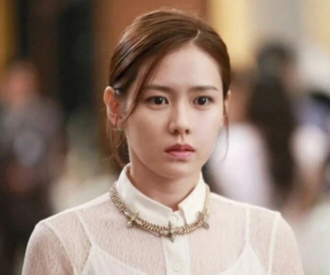 Uống say rồi trót lên giường với chồng cũ sáng hôm sau nhìn thứ đặt đầu giường mà tôi sững sờ - 1