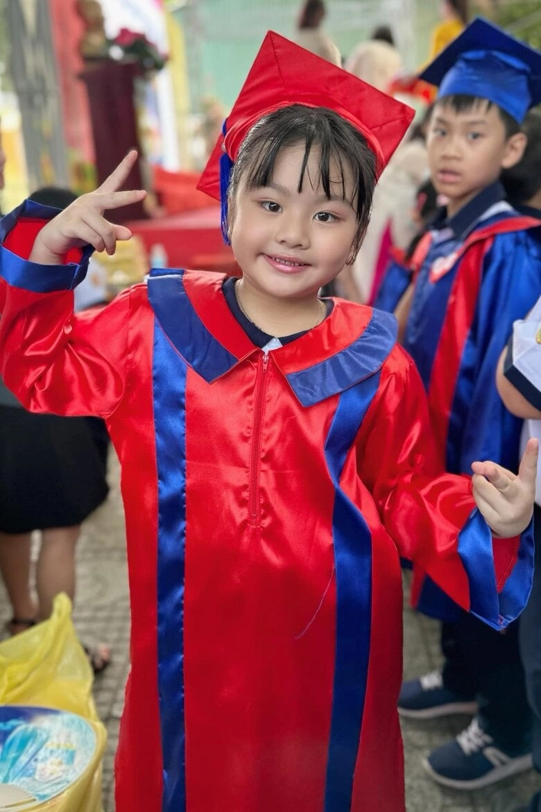 Vân trang khoe bụng bầu lần 3 lùm lùm con gái thứ 2 khẳng định mẹ ăn nhiều nên bụng to - 7