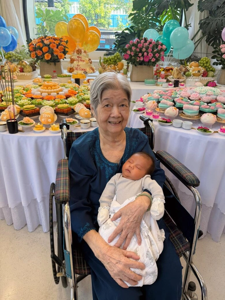 Vân trang khoe con trai mới sinh là bản sao của ba doanh nhân gia đình đông quân số có tiệc đầy tháng độc lạ - 5