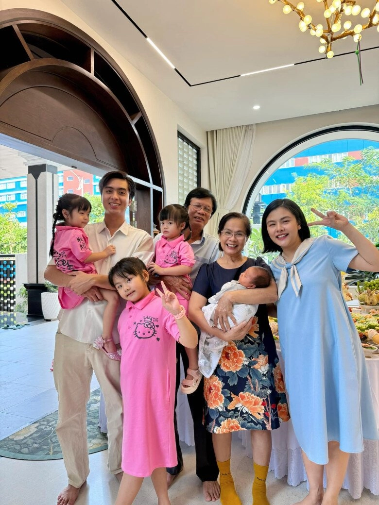 Vân trang khoe con trai mới sinh là bản sao của ba doanh nhân gia đình đông quân số có tiệc đầy tháng độc lạ - 6