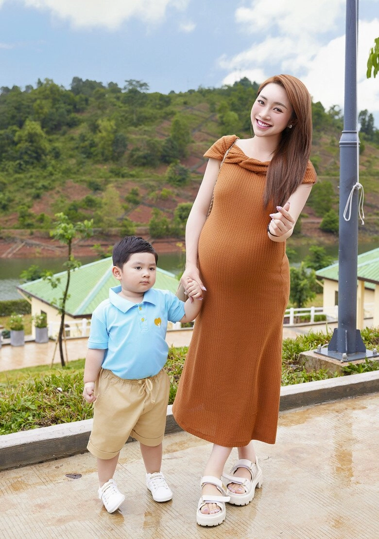 Vân trang và vợ trẻ chi bảo cùng tăng 24kg khi mang bầu người tủi thân về ngoại hình người đi du lịch sang chảnh - 11