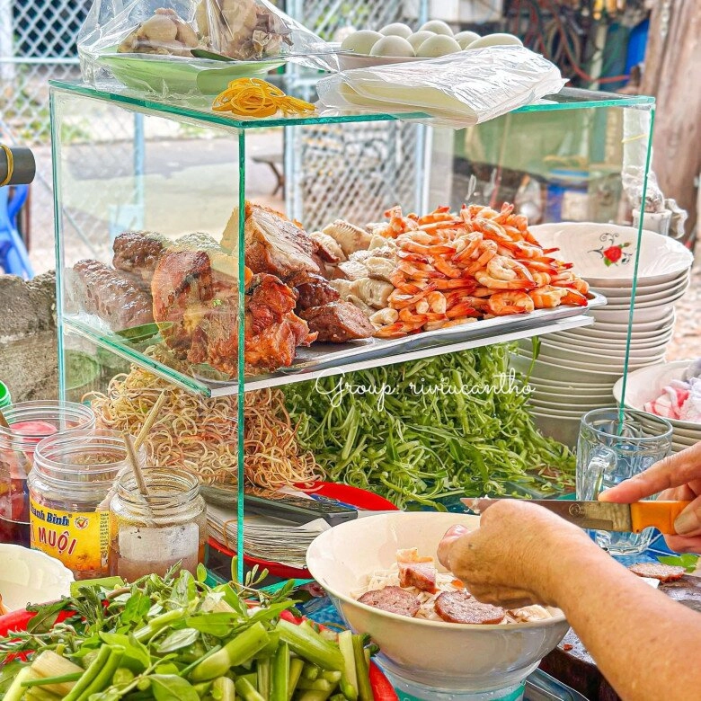 Về cần thơ ghé khu chợ lạ tồn tại hơn 30 năm vẫn tấp nập người mua nhờ bán duy nhất một loại hàng - 6