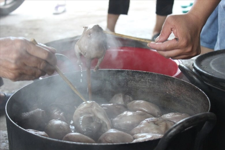 Về khu chợ độc nhất vô nhị ở hải phòng chỉ bán một loại thịt rùng rợn mà cực kỳ đông khách - 3