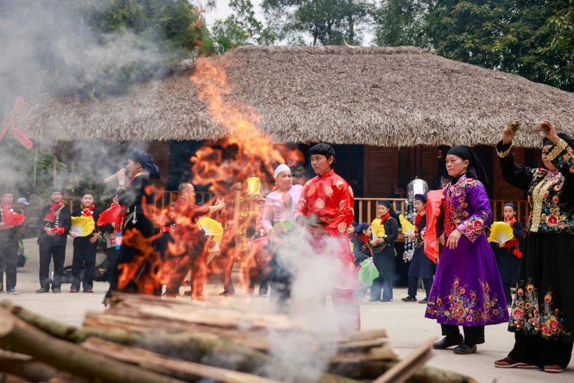 Về làng thái hải dự lễ tạ ơn nét đẹp uống nước nhớ nguồn của người tày - 11