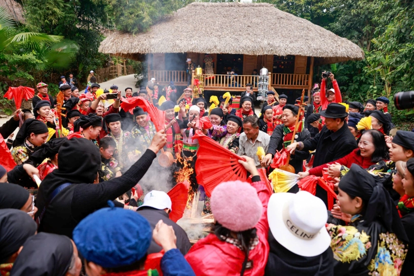 Về làng thái hải dự lễ tạ ơn nét đẹp uống nước nhớ nguồn của người tày - 15
