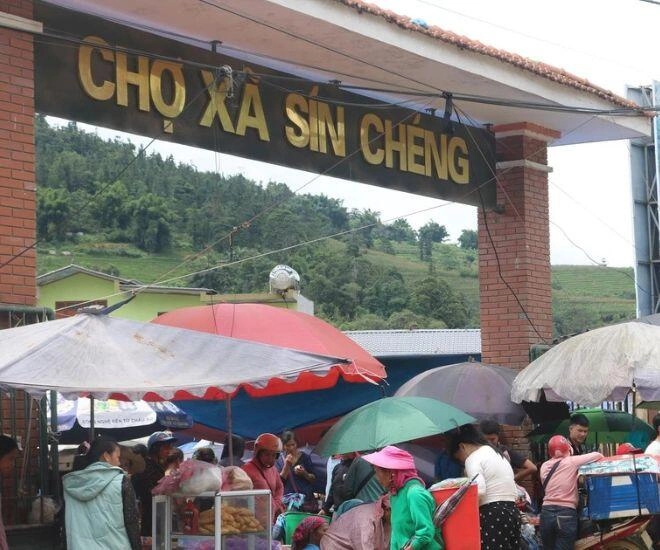 Về lào cai đi phiên chợ đông đúc bậc nhất mua thứ chỉ ở nơi này mới bán - 1