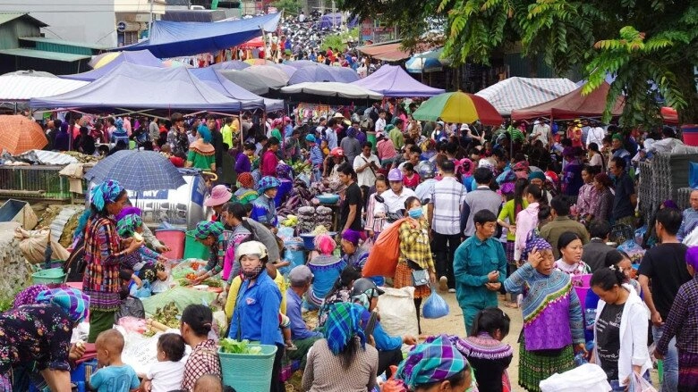 Về lào cai đi phiên chợ đông đúc bậc nhất mua thứ chỉ ở nơi này mới bán - 4