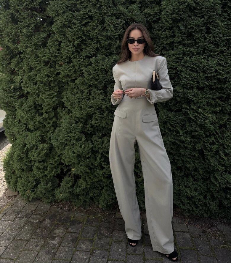 Về quê chồng ăn cưới hồ ngọc hà hóa thành nữ tổng tài kim cương với outfit nhẹ nhàng nhưng phụ kiện tiền tỷ - 1