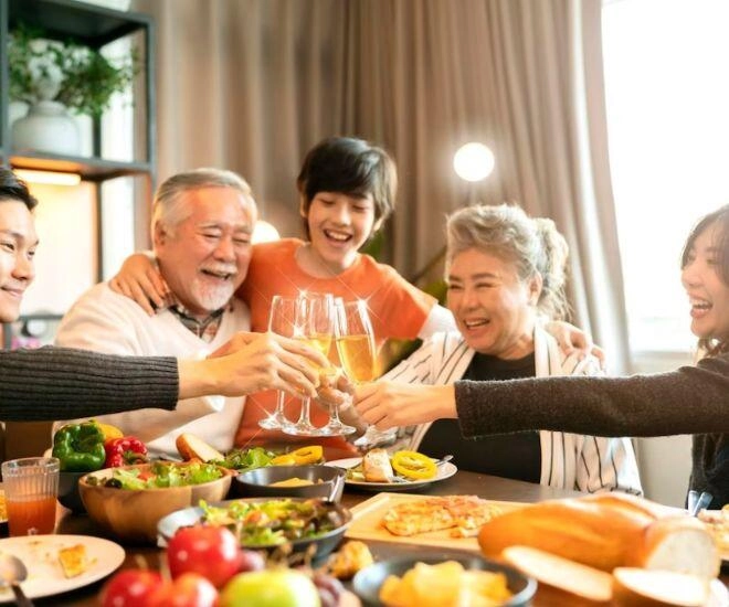 Về quê thăm bố chồng khi nhìn thấy người giúp việc tôi mới hiểu lý do chồng không muốn vợ về quê nội - 1