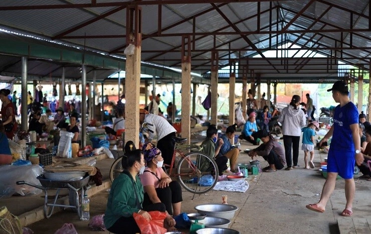 Về sơn la ghé phiên chợ kỳ lạ bậc nhất chỉ họp 4 tiếngngày mà bán hết veo nhờ một loại hàng - 1
