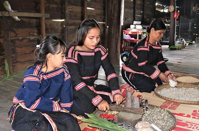 Về tây nguyên ghé vùng đất độc nhất vô nhị không đón tết nguyên đán vào đầu năm cũng không có đêm giao thừa - 1