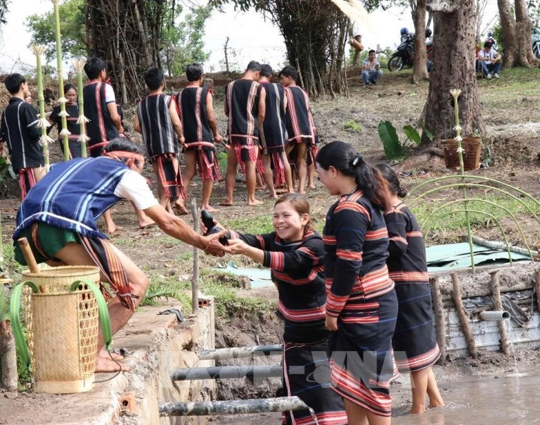 Về tây nguyên ghé vùng đất độc nhất vô nhị không đón tết nguyên đán vào đầu năm cũng không có đêm giao thừa - 2