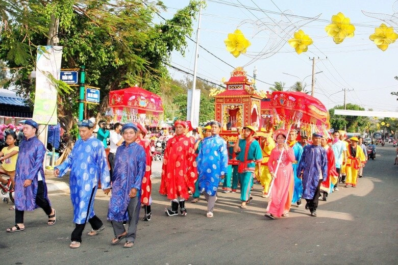 Về vũng tàu ghé thăm điện thờ kỳ bí gắn liền với sự tích thiếu nữ tài hoa bạc mệnh mỗi dịp lễ đông đúc không chỗ chen - 5