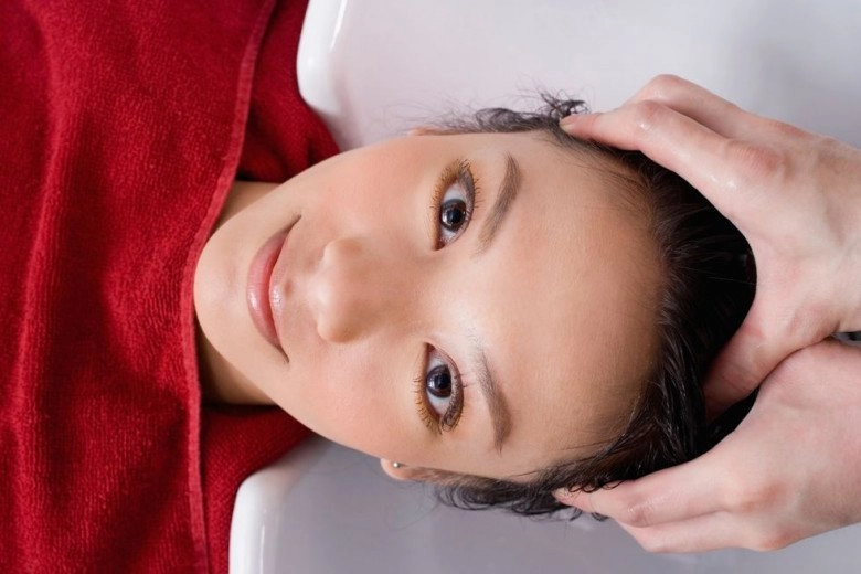 Vì sao ra tiệm gội đầu thợ luôn làm theo công thức 2 gội - 1 xả biết lý do ai cũng ngỡ ngàng - 4