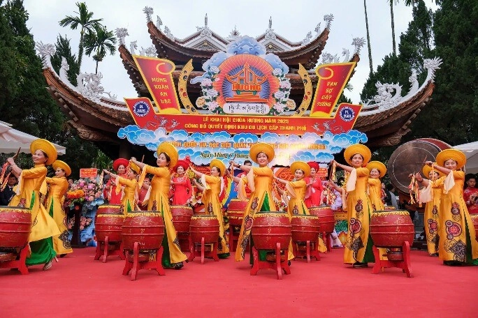 Việt nam có một lễ hội kéo dài tới 3 tháng diễn ra ở nơi được mệnh danh nam thiên đệ nhất động - 1
