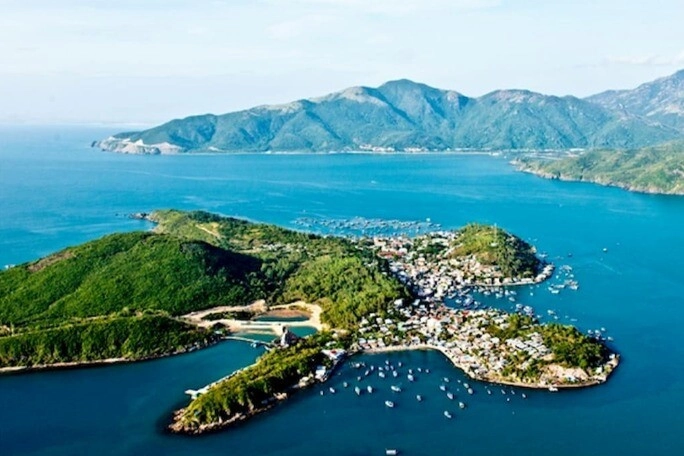 Vịnh biển việt nam đẹp như viên ngọc thô thuộc top tốt nhất thế giới là nơi diễn ra cảnh diễu binh chưa từng có trong lịch sử - 2