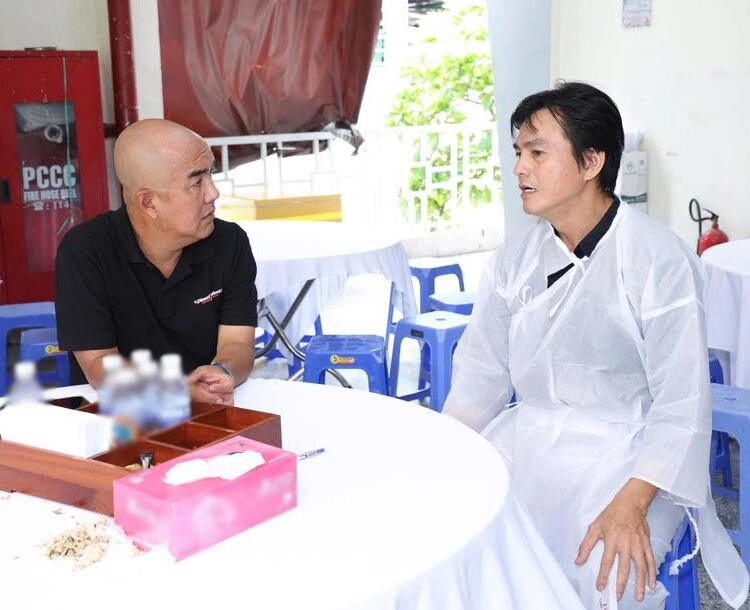 Vợ cao minh đạt bế bụng bầu chịu tang bố chồng khán giả xót cảnh ông nội không kịp nhìn mặt cháu - 2