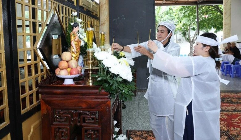 Vợ cao minh đạt bế bụng bầu chịu tang bố chồng khán giả xót cảnh ông nội không kịp nhìn mặt cháu - 4