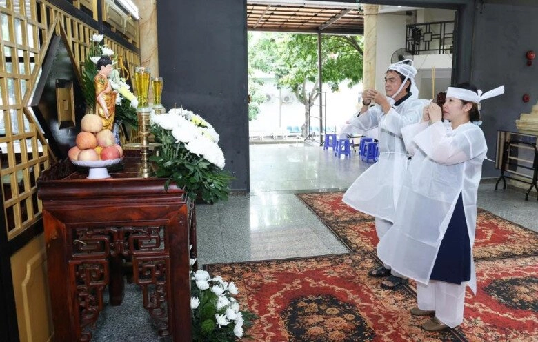 Vợ cao minh đạt bế bụng bầu chịu tang bố chồng khán giả xót cảnh ông nội không kịp nhìn mặt cháu - 5