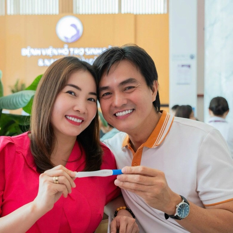 Vợ cao minh đạt bế bụng bầu chịu tang bố chồng khán giả xót cảnh ông nội không kịp nhìn mặt cháu - 6