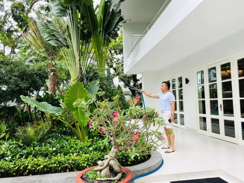 Vợ chồng chi bảo mua 5 cây mai 4 cây bưởi chơi tết lý thùy chang khoe chỉ cần chăm con vì ông xã làm hết - 6