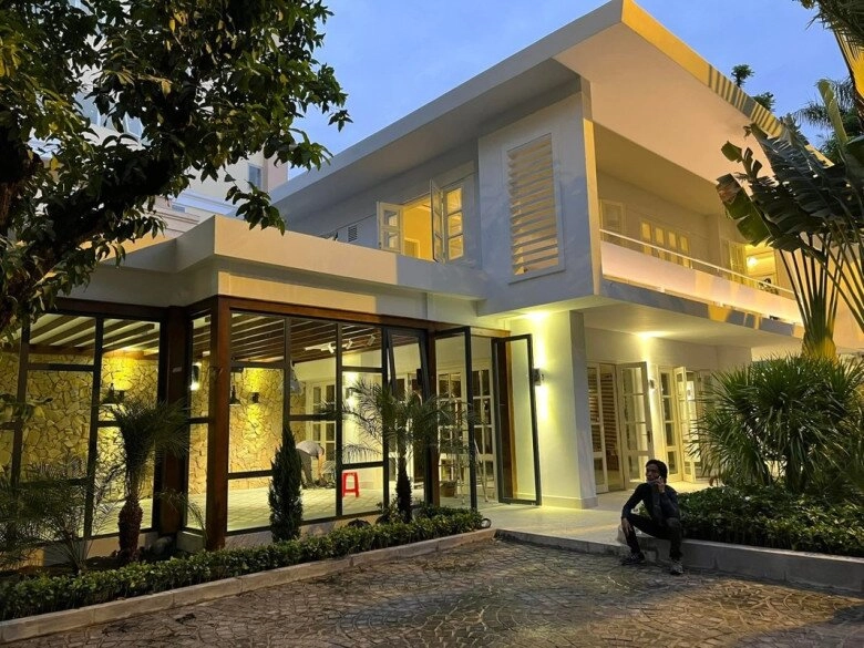 Vợ chồng chi bảo mua 5 cây mai 4 cây bưởi chơi tết lý thùy chang khoe chỉ cần chăm con vì ông xã làm hết - 7