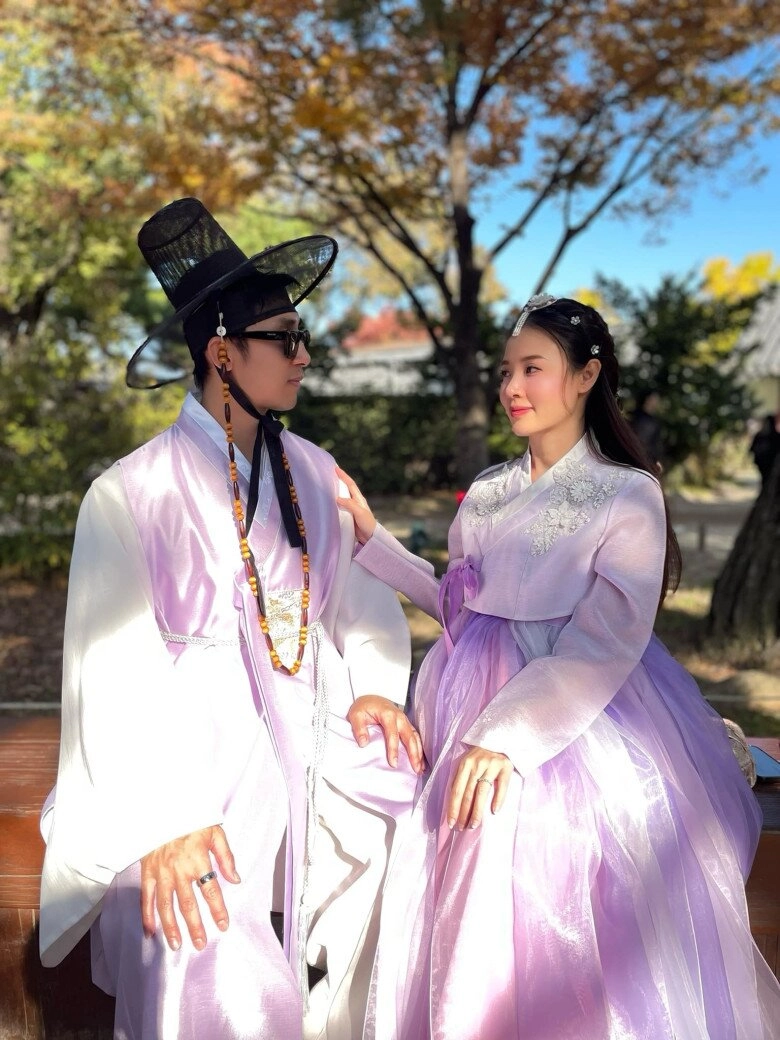 Vợ chồng midu nắm tay nhau không rời như cảnh phim hàn quốc thiếu gia minh đạt hóa nam thần cổ trang - 3