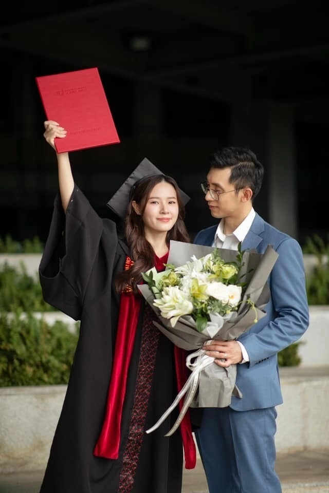 Vợ chồng midu nắm tay nhau không rời như cảnh phim hàn quốc thiếu gia minh đạt hóa nam thần cổ trang - 8