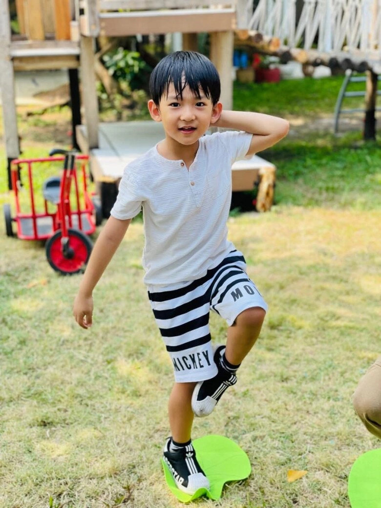 Vợ chồng thúy diễm khoe bảng điểm của con trai quốc tịch mỹ quý tử học trường quốc tế đạt điểm tiếng anh tuyệt đối - 3