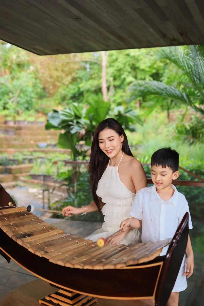 Vợ chồng thúy diễm khoe bảng điểm của con trai quốc tịch mỹ quý tử học trường quốc tế đạt điểm tiếng anh tuyệt đối - 9