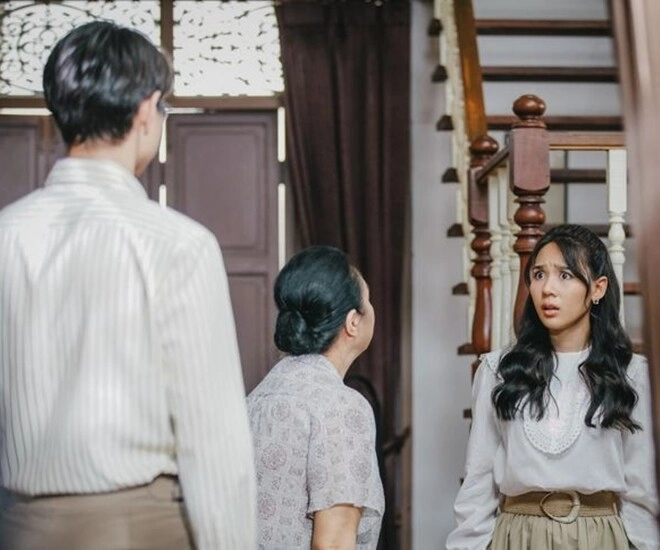 Vợ cũ bất ngờ xuất hiện trong tang lễ của mẹ tôi cô ấy đưa một thứ khiến tôi bật khóc ân hận - 1