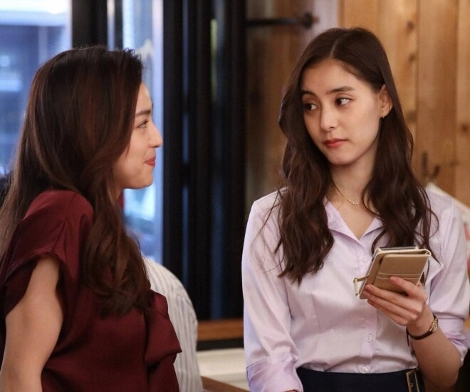 Vợ cũ của chồng đến vay tiền tôi giận dữ đuổi đi nhưng thấy chiếc túi chị đeo tôi liền đưa 30 triệu - 1