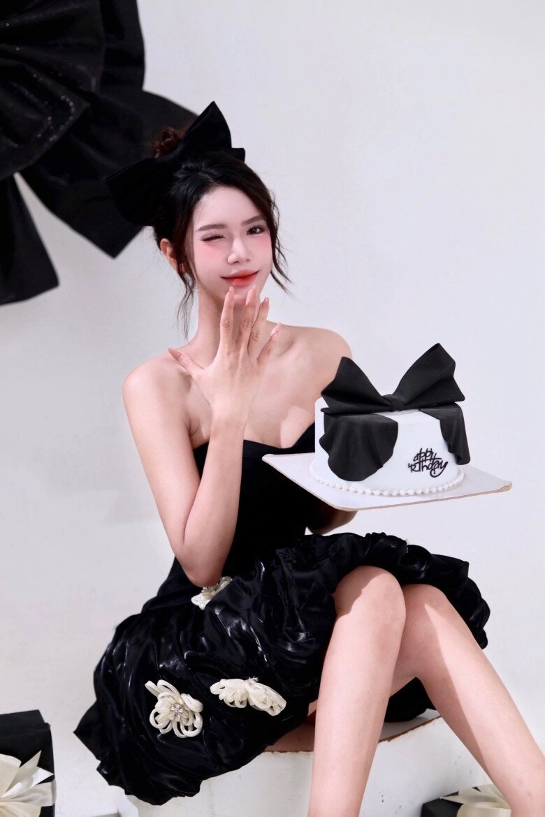 Vợ của đặc công sen từng không vui khi chồng nhận lời quay phim mưa đỏ nhan sắc ngoài đời mong manh như nàng thơ - 9