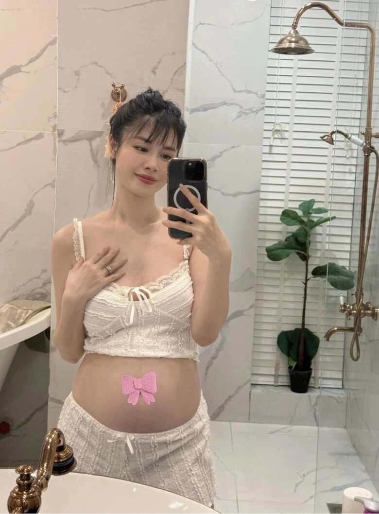 Vợ đẹp của anh tài mua nhà triệu đô ở châu âu mang thai lần 3 bầu 5 tháng tăng 4kg dáng vẫn mi nhon - 2
