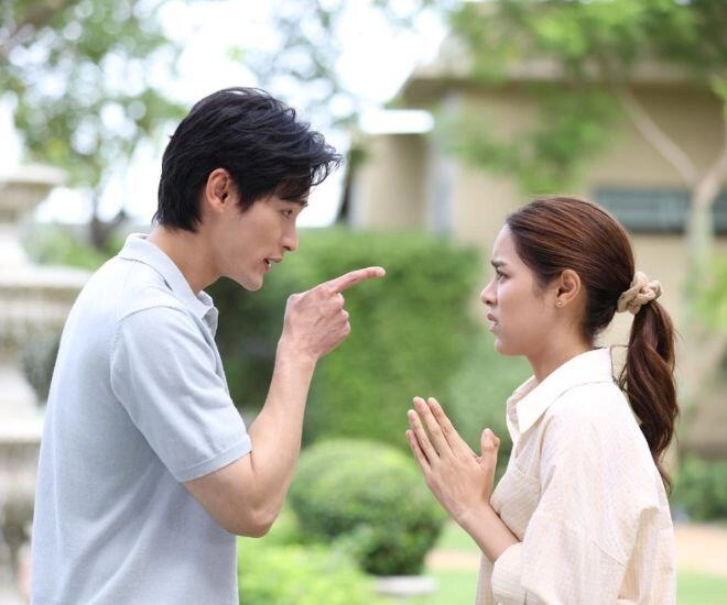 Vợ đi phẫu thuật thẩm mỹ để về quê nội ăn tết giờ xấu hổ không dám bước ra khỏi nhà - 1