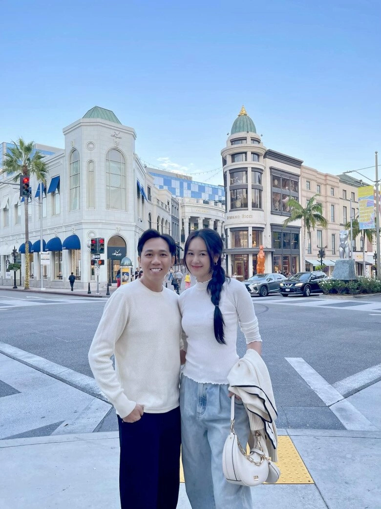 Vợ diễn viên anh đức khó chịu và không lên thảm đỏ vì bị mc đọc sai tên dân tình cho rằng mắc bệnh ngôi sao - 8