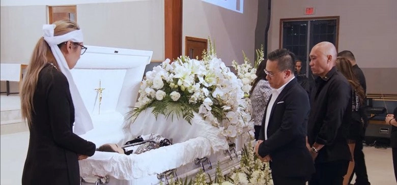 Con gái đức tiến lần đầu về việt nam bất ngờ khi đi thăm bà nội bị đóng cổng không được vào - 9