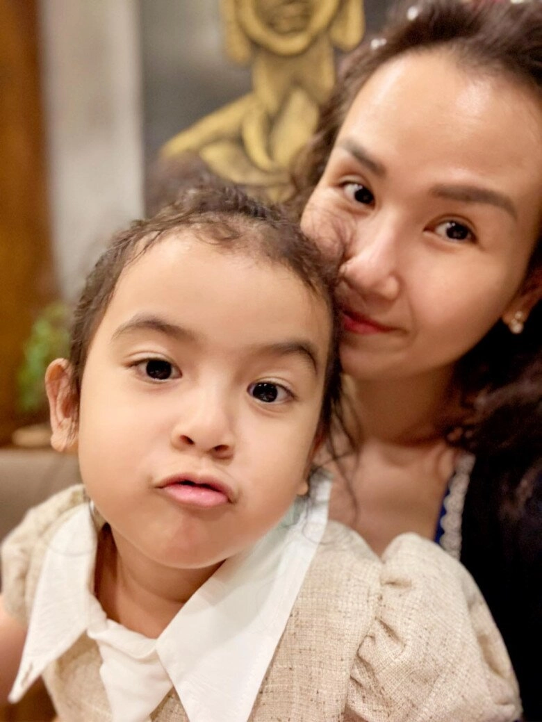 Võ hạ trâm nhận mình là khối đẻ mướn khi 2 con càng lớn càng thành em bé ấn độ chính hiệu da ngăm mắt đẹp hệt bố - 5
